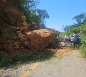 Cierre total por derrumbe en la carretera Iguala–Ciudad Altamirano